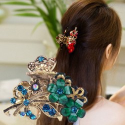 Elegant hair clip with crystal flowers