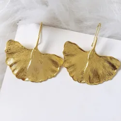 Leaves shaped gold earrings - metalEarrings