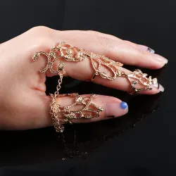 Two finger ring - with chain - hollow out flowers / crystalsRings