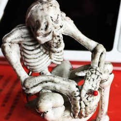 Skeleton sitting on the toilet - rubber keychainKeyrings