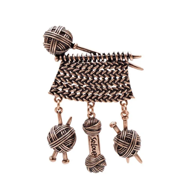 Weaving ball / yarn - vintage broochBrooches