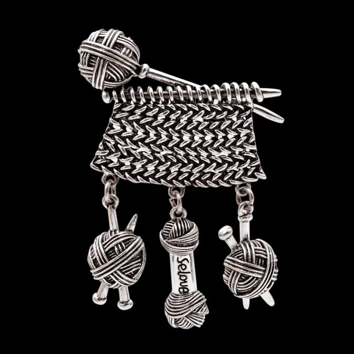 Weaving ball / yarn - vintage broochBrooches