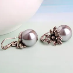 Vintage luxury earrings with crystal flower & pearlEarrings